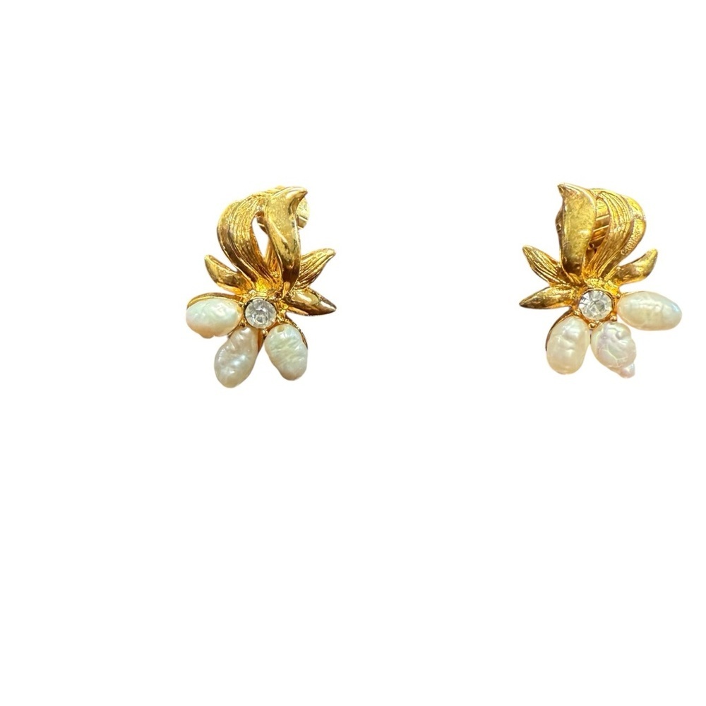Avon Genuine Freshwater pearl clip  Earrings NIB vintage 1993